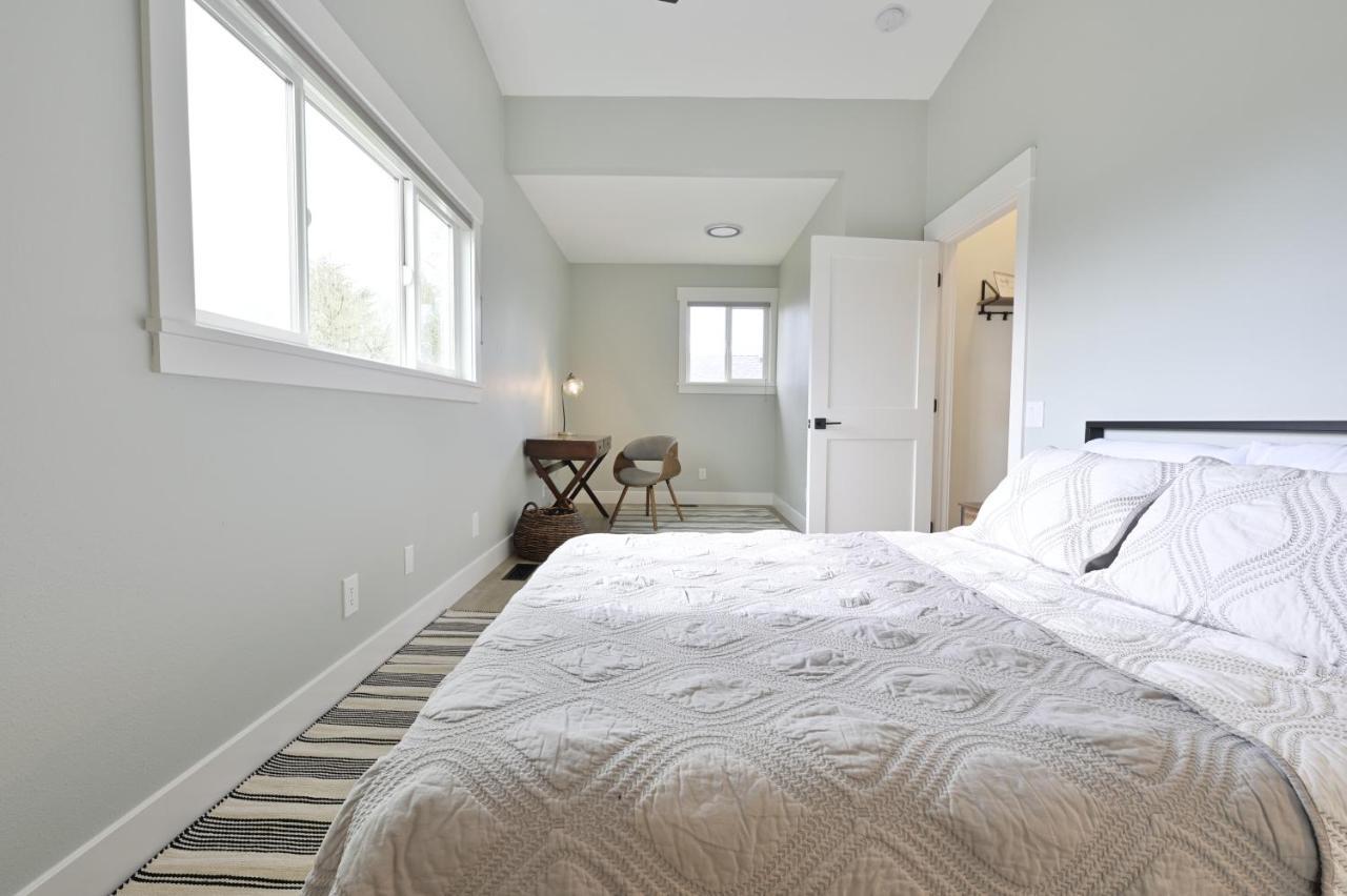 Modern Upstairs Loft - Newly Renovated! Villa Salem Bagian luar foto